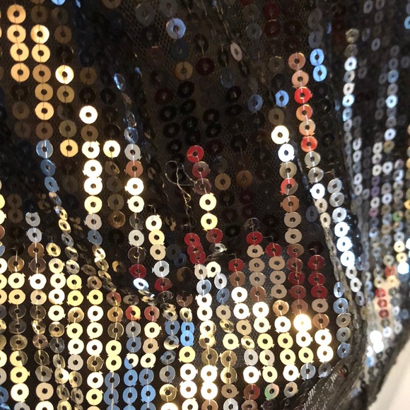 🪩✨Black & Silver Sequin Tanktop - Picture 2 of 8